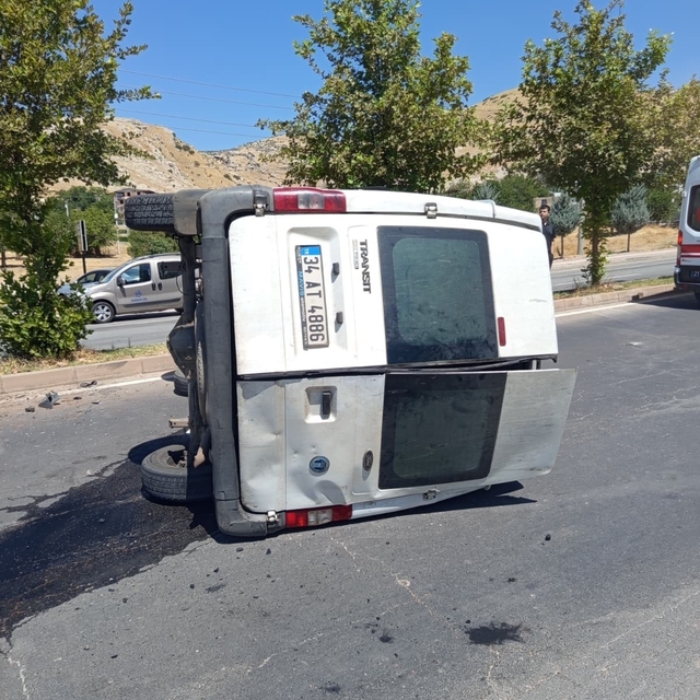 Diyarbakır'da trafik kazası: 2 yaralı