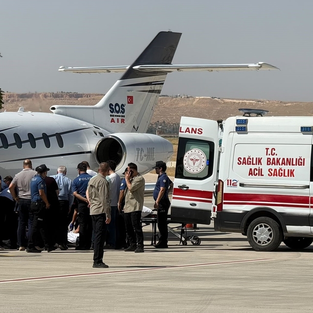 Bıçaklanan Milletvekili Melih Meriç ambulans uçakla İstanbul'a sevkedildi