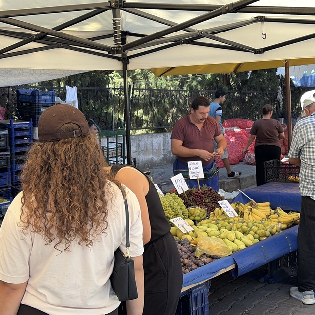 Kırklareli'nde semt pazarlarındaki fiyatlardan hem vatandaş hem de pazarcı...