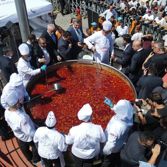 Kelkit'te kuru fasulyeyle dünya rekoru kırıldı
Kelkit Şeker Fasulyesi dünya...