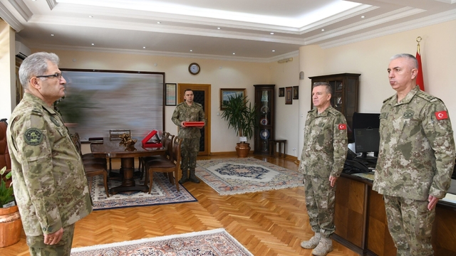 Erzincan 3'üncü Ordu Komutanlığında devir teslim töreni gerçekleştirildi