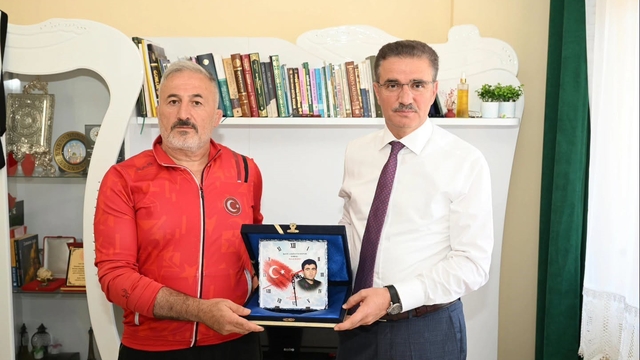 Erzurum Valisi Aydın Baruş'tan İspir'de anlamlı ziyaret: Şehit ailesi ve gaziye vefa