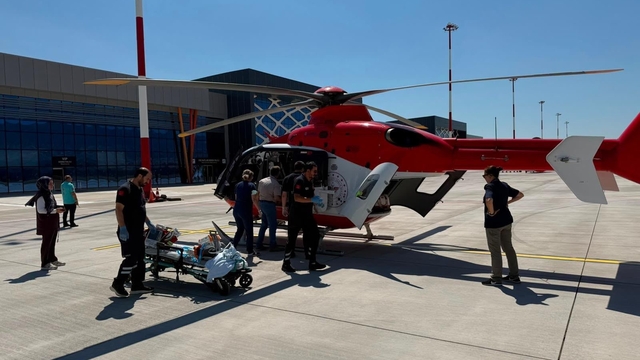 4 aylık bebek hava ambulansı ile İstanbul'a sevk edildi