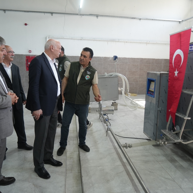 TZOB Genel Başkanı Bayraktar, Malazgirt'te süt toplama merkezini inceledi