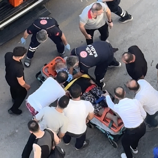 Yaya geçidinde otomobilin çarptığı kadın hayatını kaybetti: Kaza anı kamera...