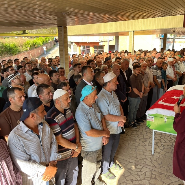 Beypazarı'ndaki maden kazasında hayatını kaybeden işçi son yolculuğuna uğur...