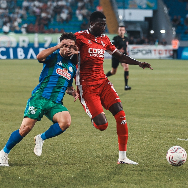 Trendyol Süper Lig: Çaykur Rizespor: 0 - Samsunspor: 1 (İlk yarı)