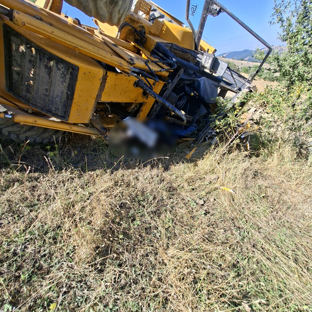 Samsun'da devrilen iş makinesinin operatörü öldü