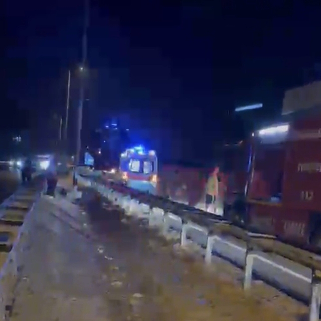 Otomobil bariyerlere çarparak devrildi: 1 yaralı