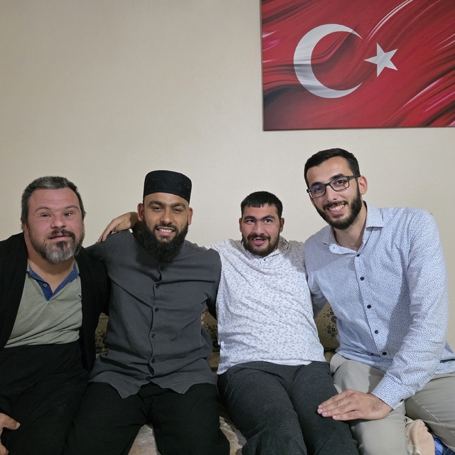 Down sendromlu Savaş'ın ezan sevgisi fenomen Celal Karature'yi Feke'ye geti...