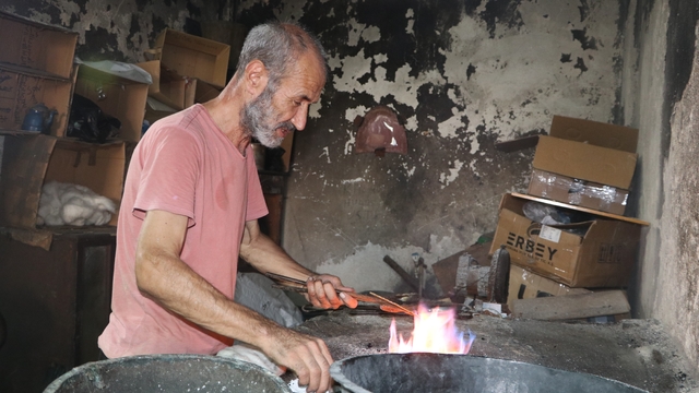 Hem kalaycı hem şair
4. kuşak usta mesleğini yaşatıyor