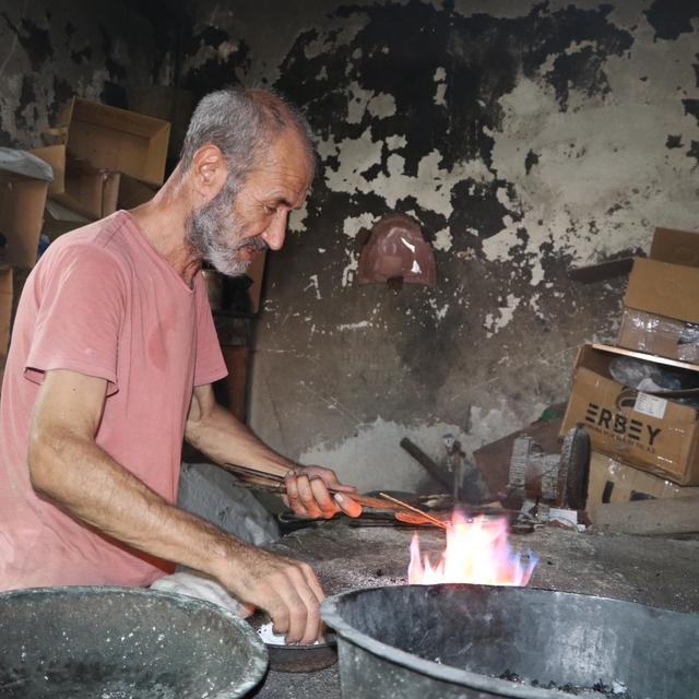 Hem kalaycı hem şair
4. kuşak usta mesleğini yaşatıyor