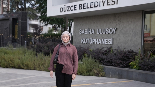 1,5 yıl boyunca her gün o kapıya geldi Türkiye derecesi yaptı
Ravza Yıldırım "Yatağın olduğu bir odada ders çalışmak zordur"
Başarı hikayelerinin başrolünde kütüphaneler