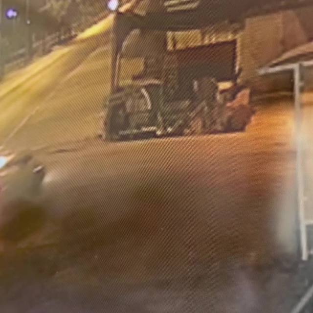 Antalya'da ilginç kaza: dükkana uçtu, önce gitti sonra helalleşmek için ger...