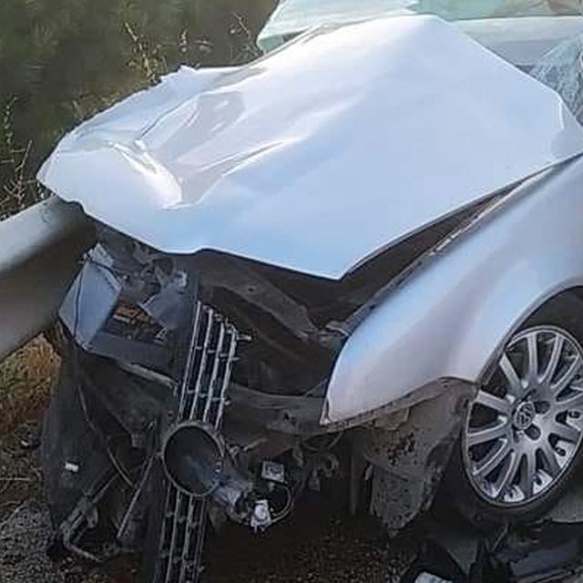 Otomobil ile yolcu otobüsü çarpıştı: 1 ölü
