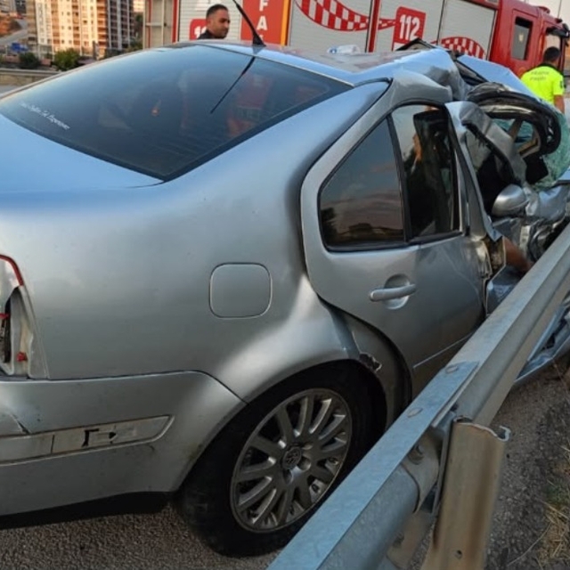 Kırıkkale'de otomobil, otobüse çarptı; 1 ölü