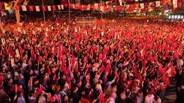 Antalya'da 30 Ağustos'ta Derya Uluğ konser verecek
Büyükşehir Belediyesi Büyük Zafer'i coşkuyla kutlayacak