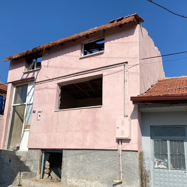 Uşak'ta metruk yapılar yıkılıyor