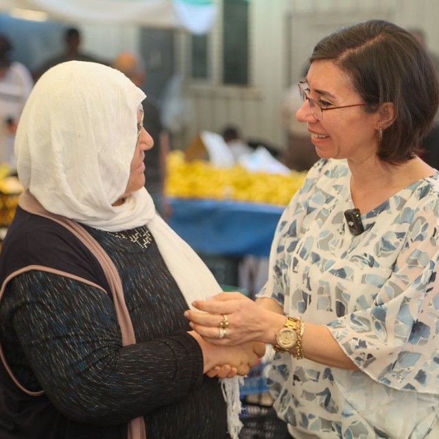 Uşak Belediye Başkan Vekili Terekeci Özkan, Şekerevleri Pazarı'nda esnaf ve...