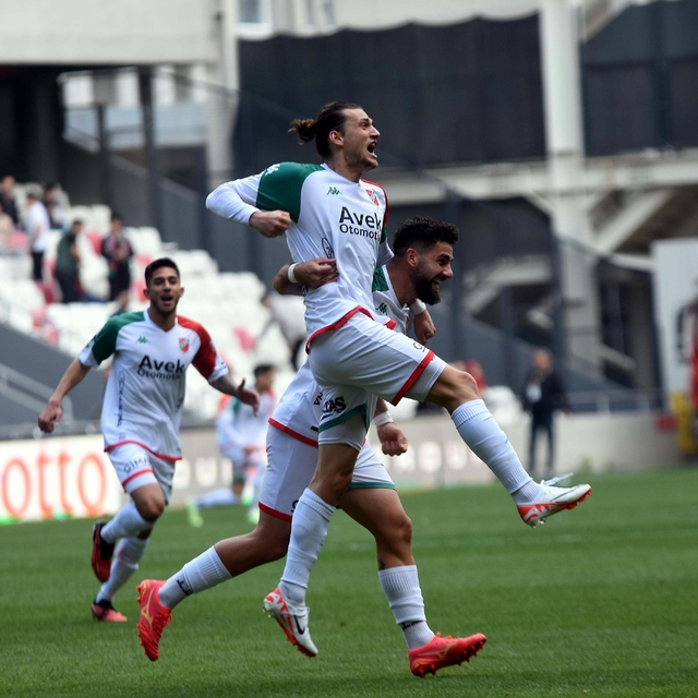 Karşıyaka'da Fatih Taşdelen dönüyor