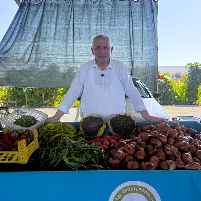 Doğal Ürünler Bahçesi Pazarı, organik gıdayı vatandaşlara sunmaya devam edi...