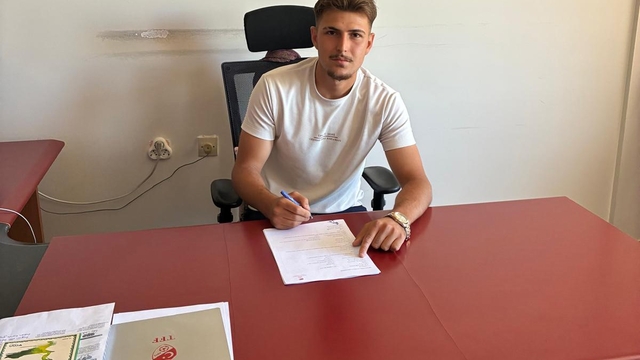 Sivasspor, genç oyuncu Ayberk Selvili ile 3 yıllık sözleşme imzaladı