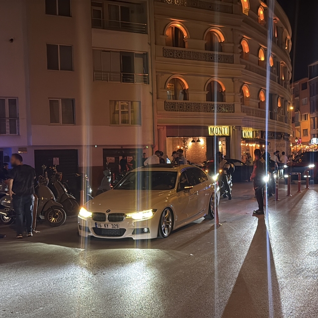 Eskişehir'de polisten araç gürültüsünün yoğun olduğu sokakta kapsamlı denet...