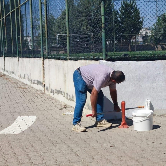 Fatih Anadolu Lisesi'nde okulun bakım ve onarımı personelin emeğiyle yapılı...