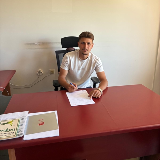 Sivasspor, genç oyuncu Ayberk Selvili ile 3 yıllık sözleşme imzaladı