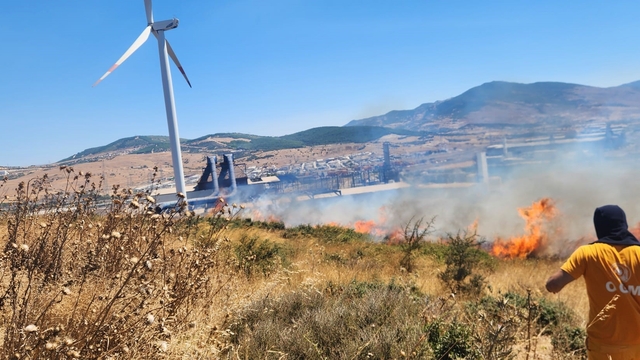 İzmir Aliağa'da fabrikalar bölgesindeki yangın kontrol altına alındı