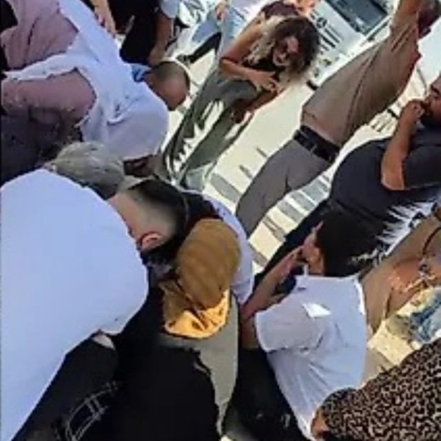 Siirt'te yolun karşısına geçmek isteyen çocuğa otobüs çarptı