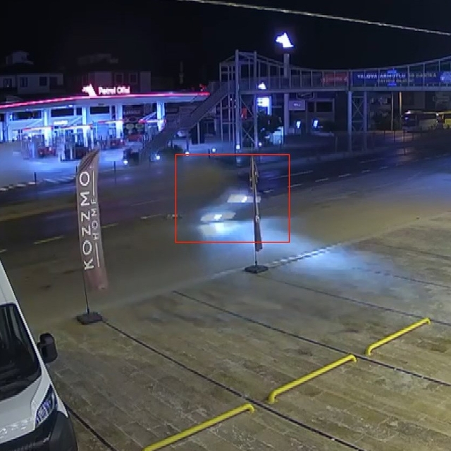 Yalova'da otomobil takla attı: 1 yaralı