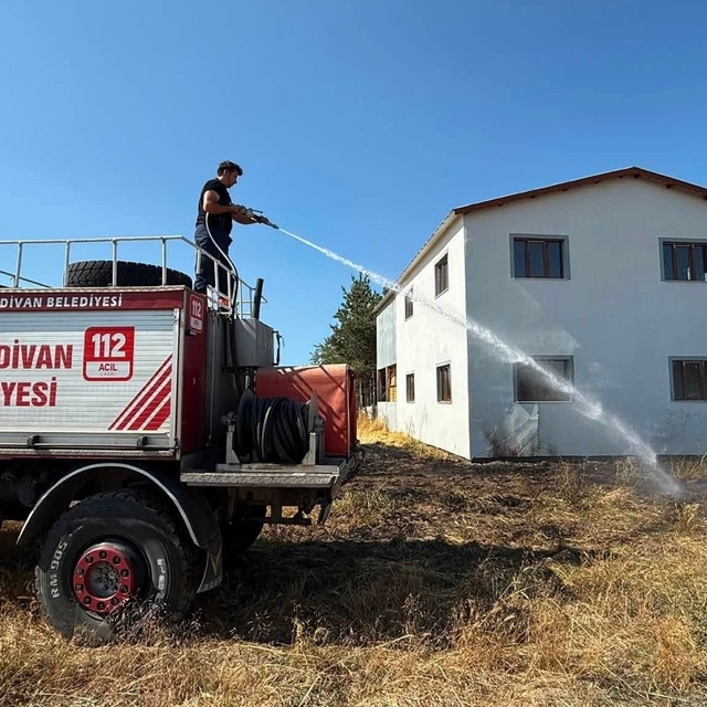 Bolu'da kereste fabrikasının yanında korkutan yangın: Alevler tesise sıçram...