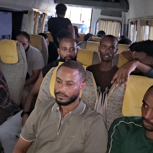 Edirne'de minibüste 19 kaçak göçmen yakalandı