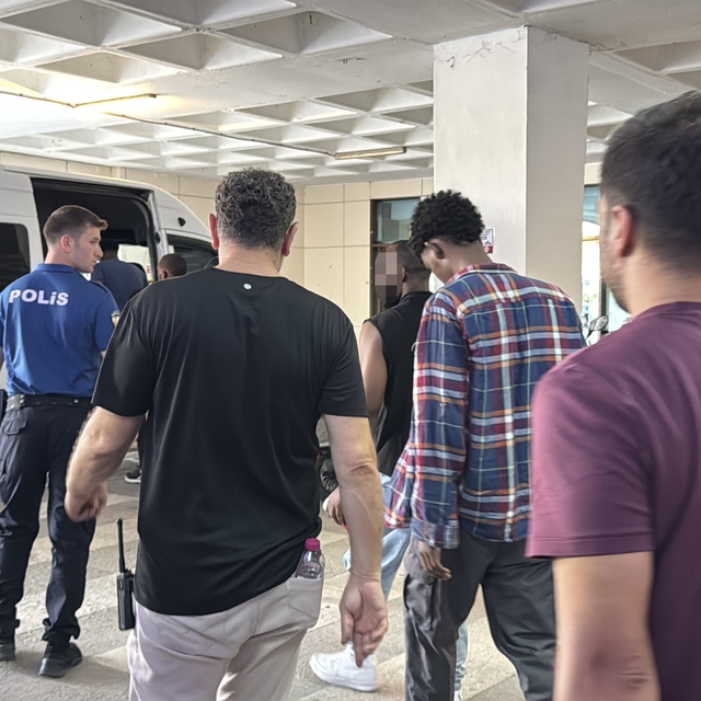 Edirne'de minibüste 19 kaçak göçmen yakalandı