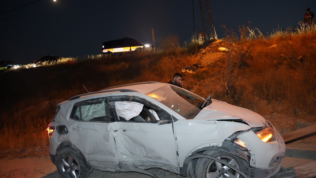 Nevşehir'de lastiği patlayan otomobil takla attı: 2 yaralı
