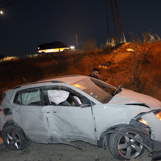 Nevşehir'de lastiği patlayan otomobil takla attı: 2 yaralı