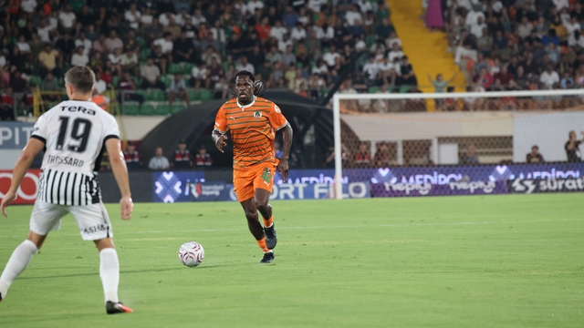 Trendyol Süper Lig: Corendon Alanyaspor: 0 - Beşiktaş: 0 (İlk yarı)
