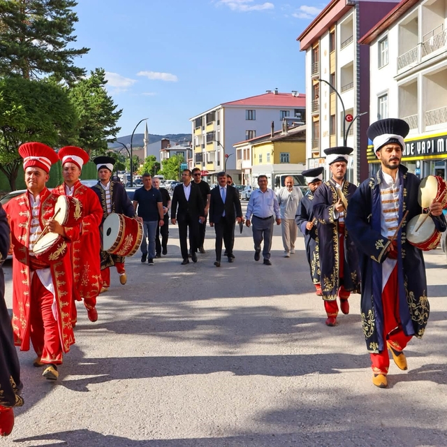 Refahiye'de 19. Bal Festivali coşkusu