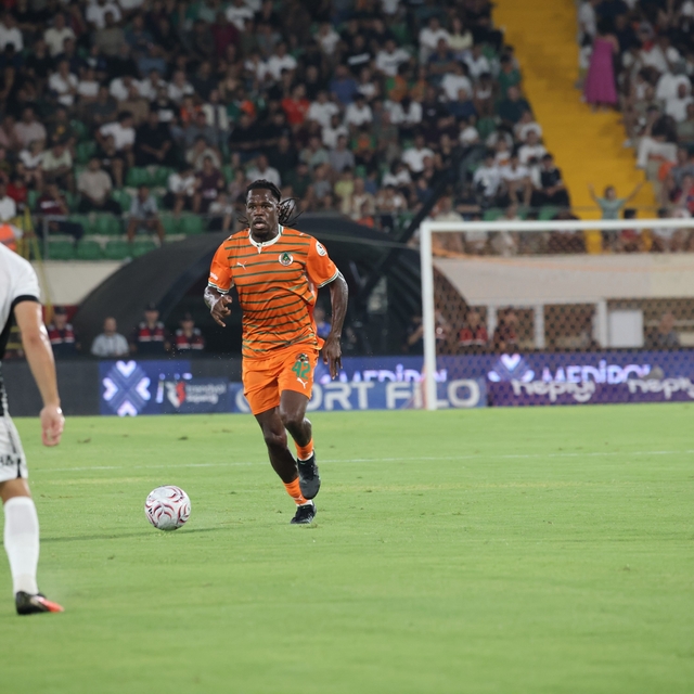 Trendyol Süper Lig: Corendon Alanyaspor: 0 - Beşiktaş: 0 (İlk yarı)