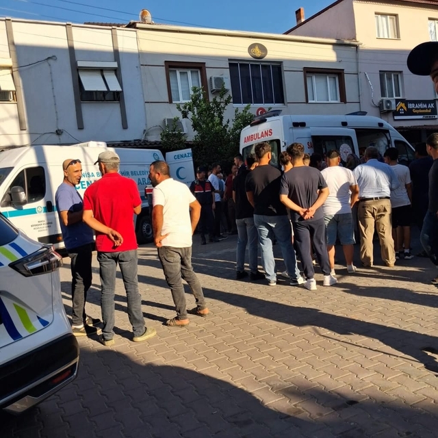 Manisa'da berber dükkanına silahlı saldırı: 2 ölü