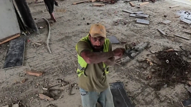 Dronu görünce korktu, arkadaşları kahkahaya boğuldu