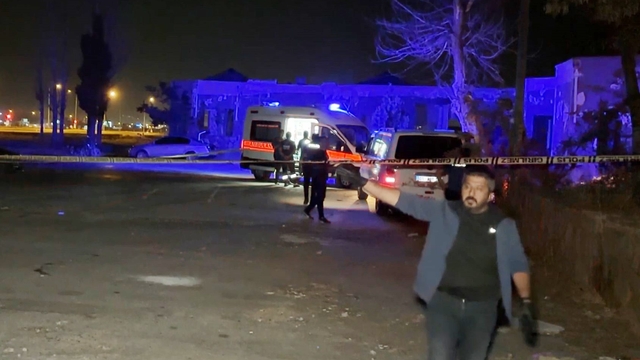 Minibüsün tavan çıtasına bağlı ipte asılı cansız bedeni bulundu