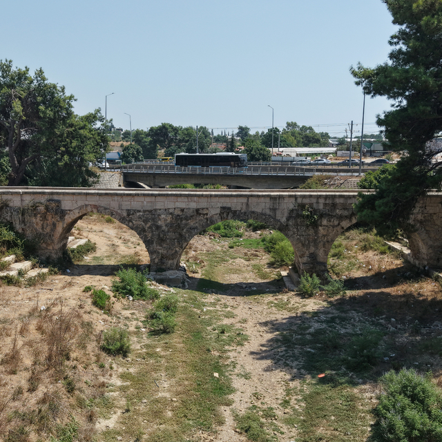 İki medeniyetin izini taşıyan 800 yıllık köprü