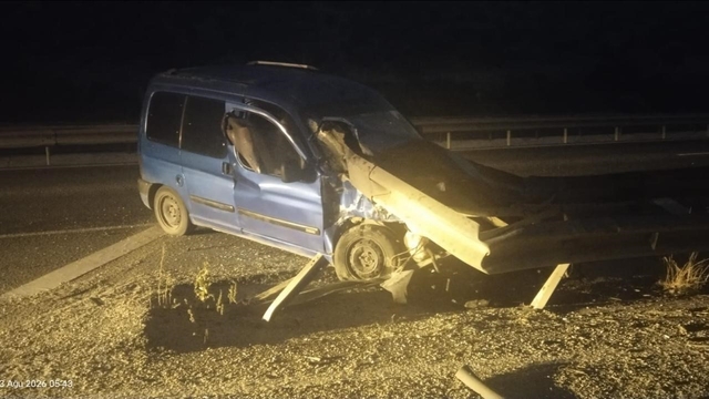 Bilecik'te otomobil bariyerlere çarptı: 1 yaralı