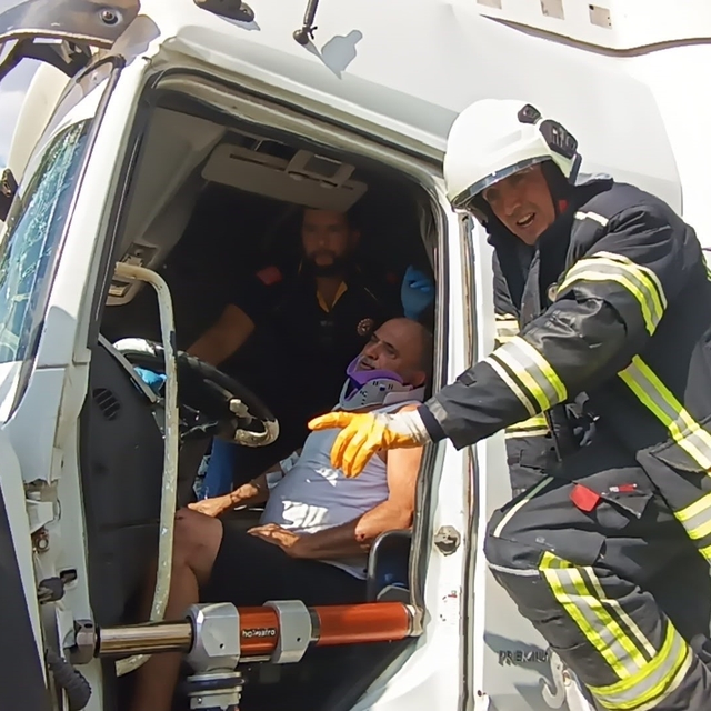 Burdur'da tırlar çarpıştı: 1 yaralı