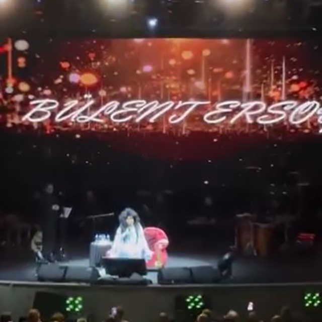 Kuşadası AVM'de sahne alan Bülent Ersoy'dan ağza alınmayacak küfürler
Kuşad...