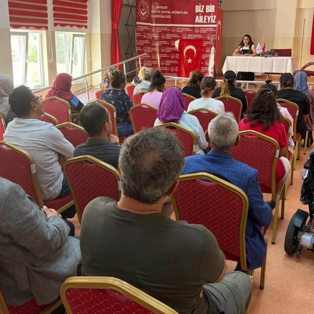 Bayburt'ta özel bireylere ve personele sağlıklı yaşam eğitimi verildi