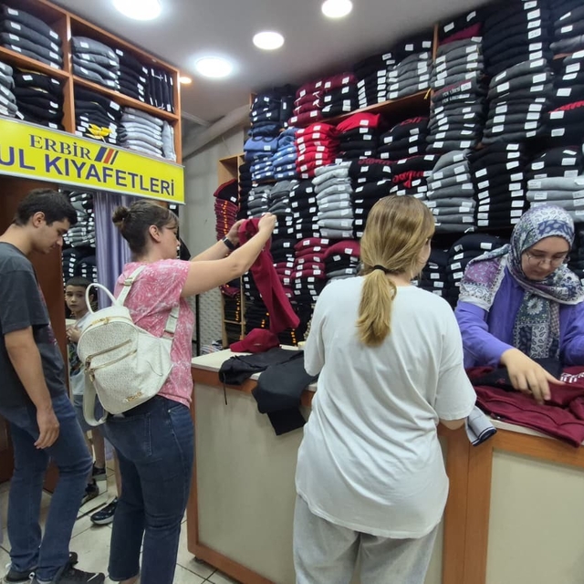 Okul kıyafetlerinde hareketlilik başladı: En uygun set 2 bin liradan başlıy...