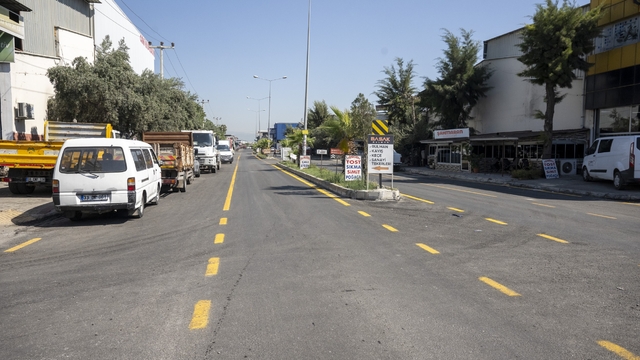 Mersin'de sanayi sitesinin 20 yıllık yolları yenilendi